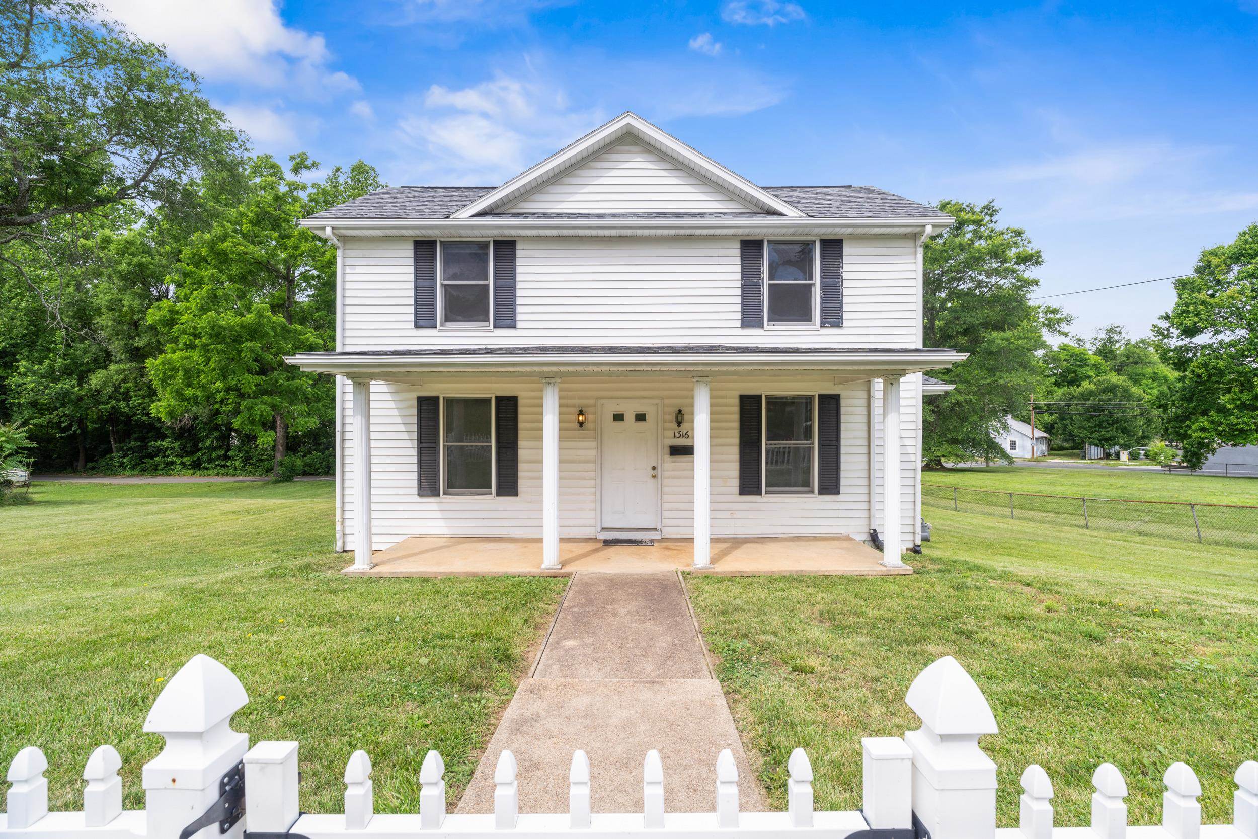 1316 E MAIN ST, WAYNESBORO, Virginia 22980, 3 Bedrooms Bedrooms, ,1 BathroomBathrooms,Residential,1316 E MAIN ST,678762 MLS # 678762