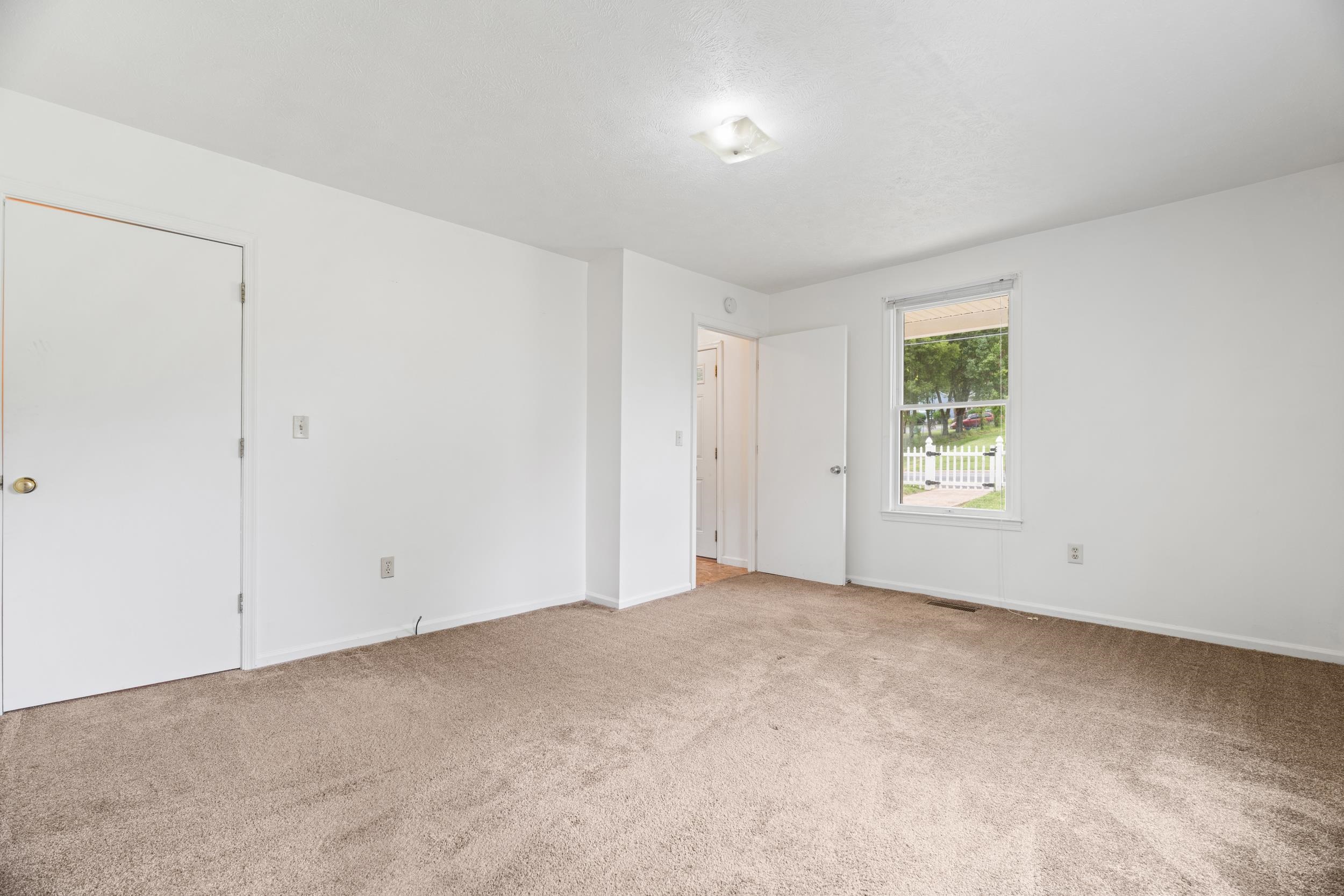 1316 E MAIN ST, WAYNESBORO, Virginia 22980, 3 Bedrooms Bedrooms, ,1 BathroomBathrooms,Residential,1316 E MAIN ST,678762 MLS # 678762