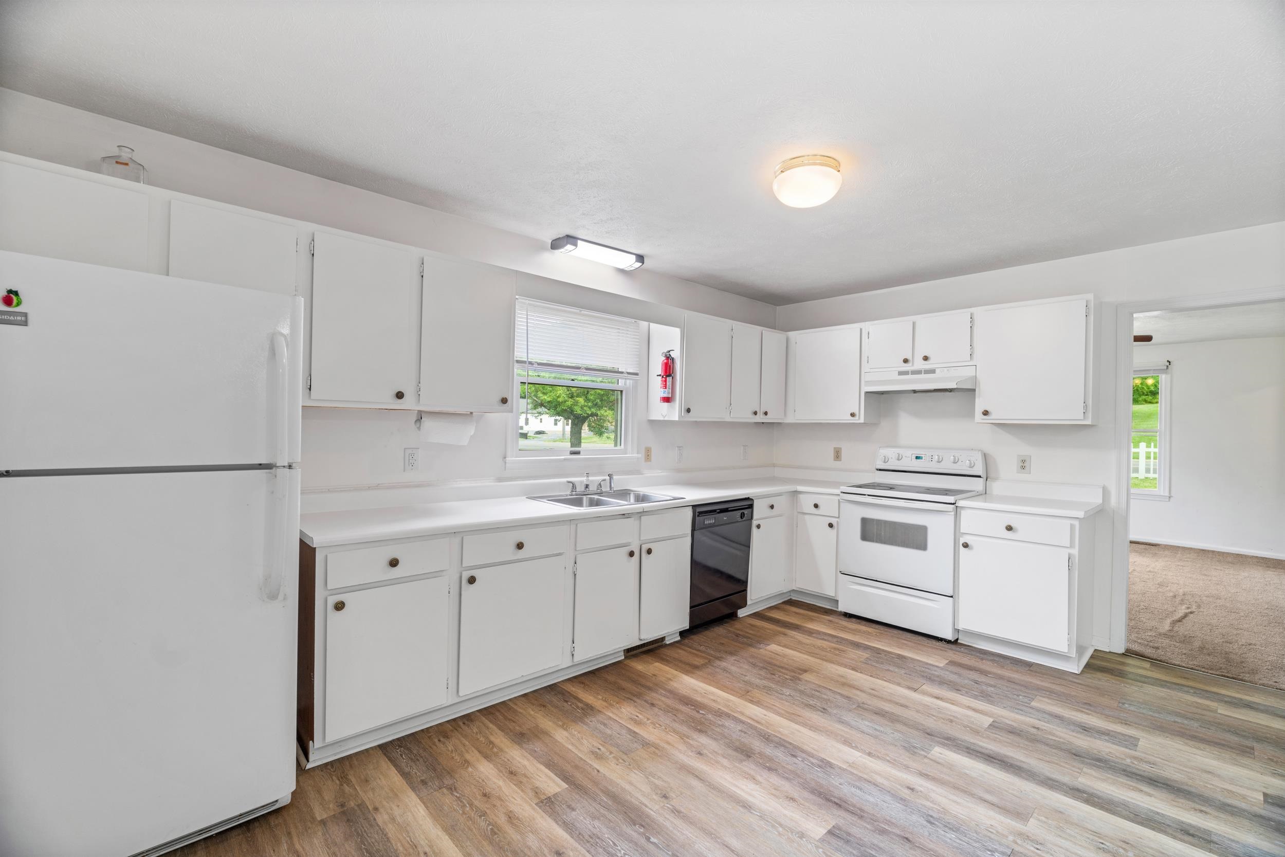 1316 E MAIN ST, WAYNESBORO, Virginia 22980, 3 Bedrooms Bedrooms, ,1 BathroomBathrooms,Residential,1316 E MAIN ST,678762 MLS # 678762