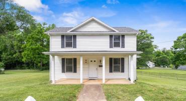 1316 E MAIN ST, WAYNESBORO, Virginia 22980, 3 Bedrooms Bedrooms, ,1 BathroomBathrooms,Residential,1316 E MAIN ST,678762 MLS # 678762