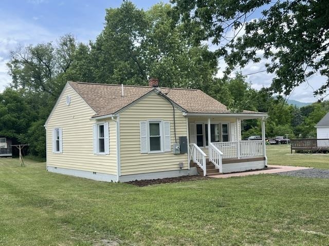 336 W RAILROAD AVE, CRAIGSVILLE, Virginia 24430, 3 Bedrooms Bedrooms, ,1 BathroomBathrooms,Residential,336 W RAILROAD AVE,678774 MLS # 678774