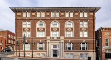 41 N AUGUSTA ST, STAUNTON, Virginia 24401, 2 Bedrooms Bedrooms, ,1 BathroomBathrooms,Residential,41 N AUGUSTA ST,678777 MLS # 678777