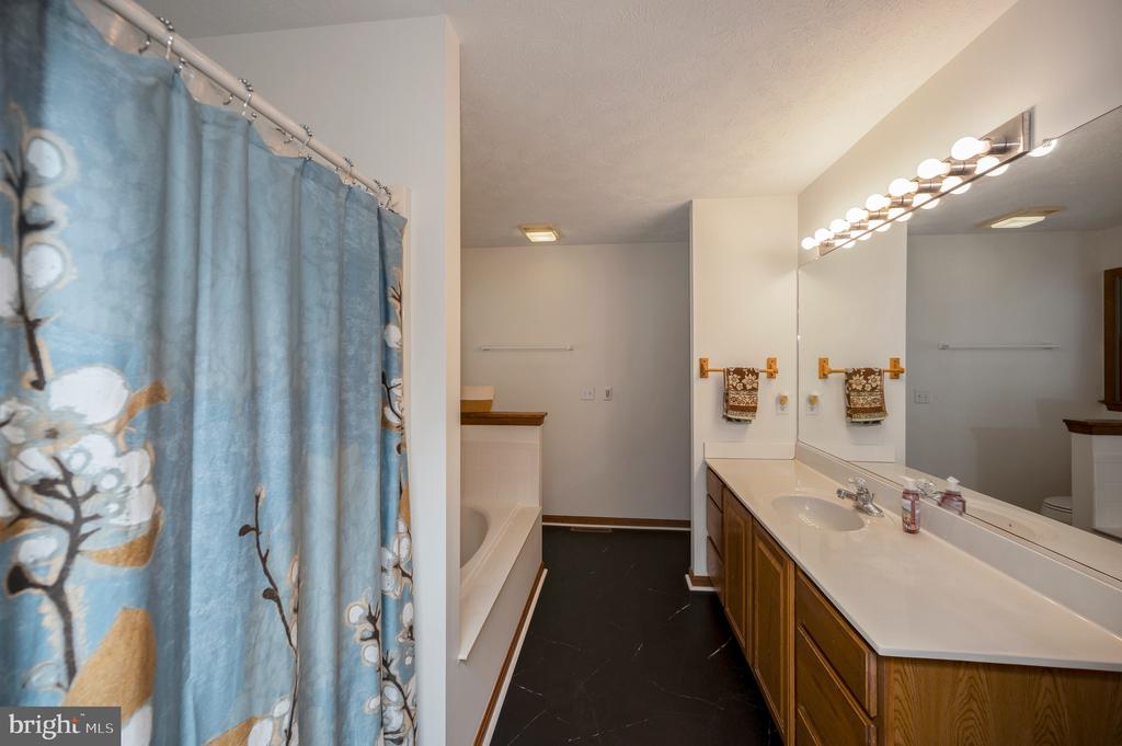 108 WINCHESTER LN, LOCUST GROVE, Virginia 22508, 3 Bedrooms Bedrooms, ,3 BathroomsBathrooms,Residential,108 WINCHESTER LN,VAOR2014360 MLS # VAOR2014360