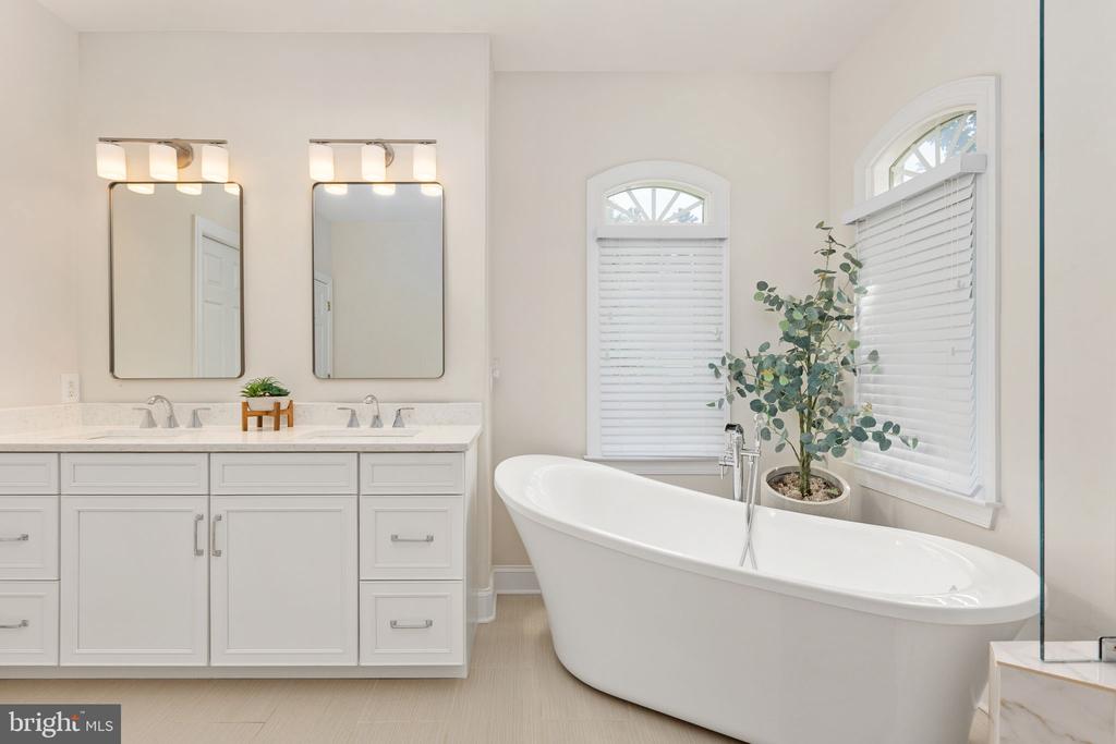 10604 CHATHAM RIDGE WAY, SPOTSYLVANIA, Virginia 22551, 4 Bedrooms Bedrooms, ,3 BathroomsBathrooms,Residential,10604 CHATHAM RIDGE WAY,VASP2042814 MLS # VASP2042814