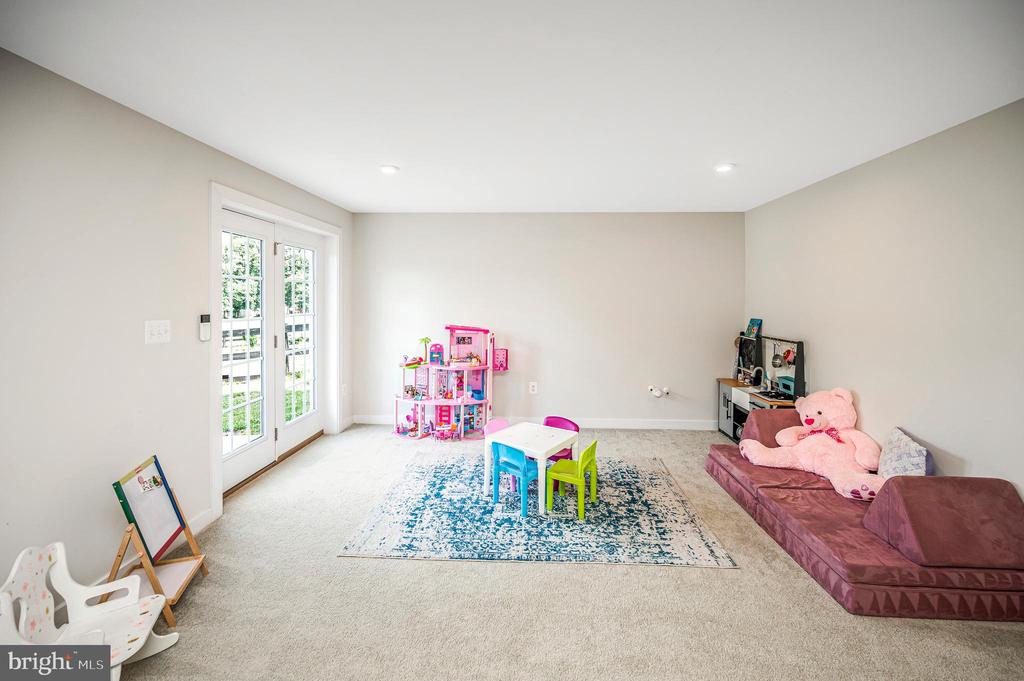 7918 CONTINENTAL CT, FREDERICKSBURG, Virginia 22407, 5 Bedrooms Bedrooms, ,3 BathroomsBathrooms,Residential,7918 CONTINENTAL CT,VASP2043146 MLS # VASP2043146