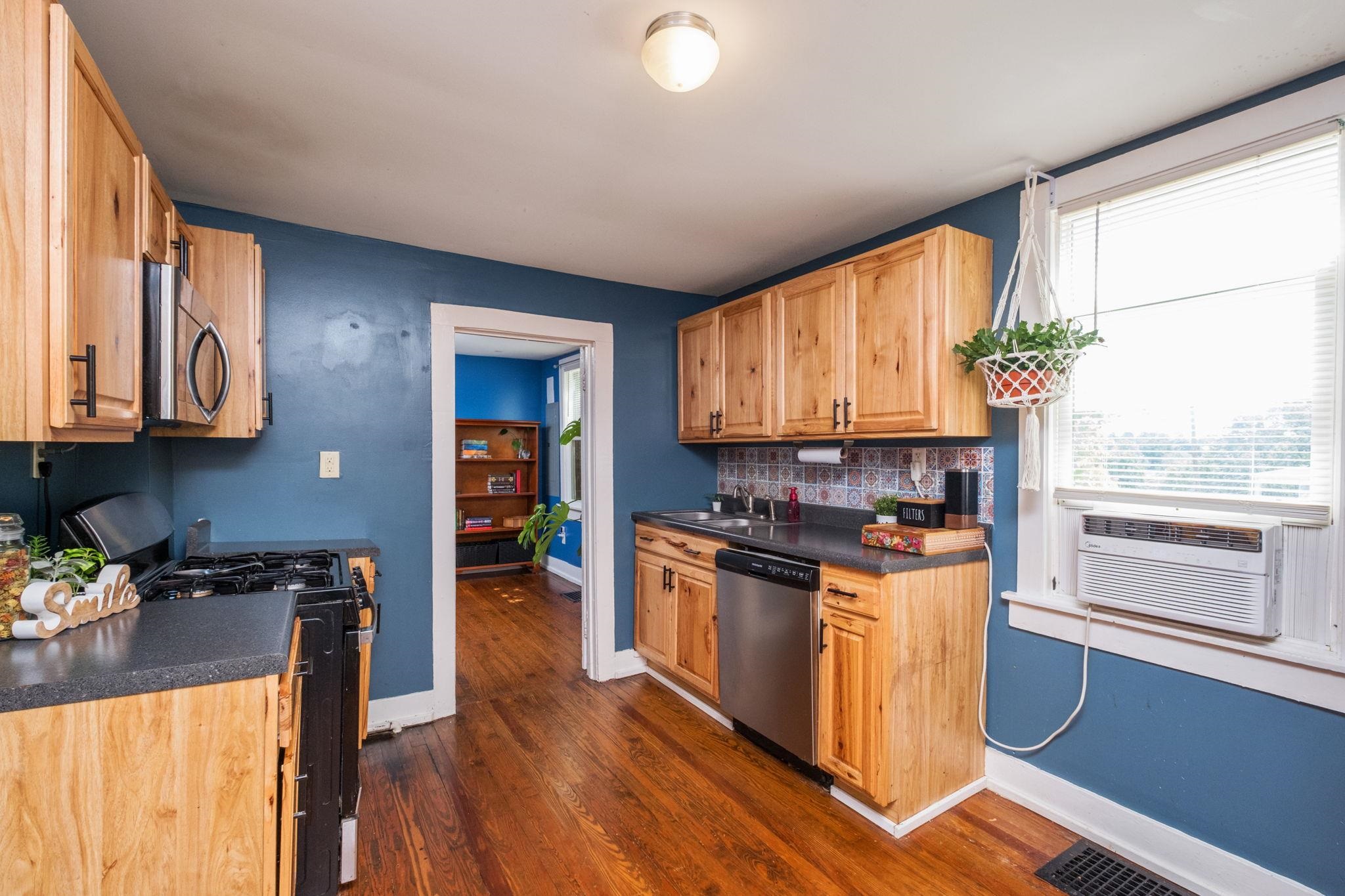 1620 PLUNKETT ST, STAUNTON, Virginia 24401, 3 Bedrooms Bedrooms, ,1 BathroomBathrooms,Residential,1620 PLUNKETT ST,678690 MLS # 678690