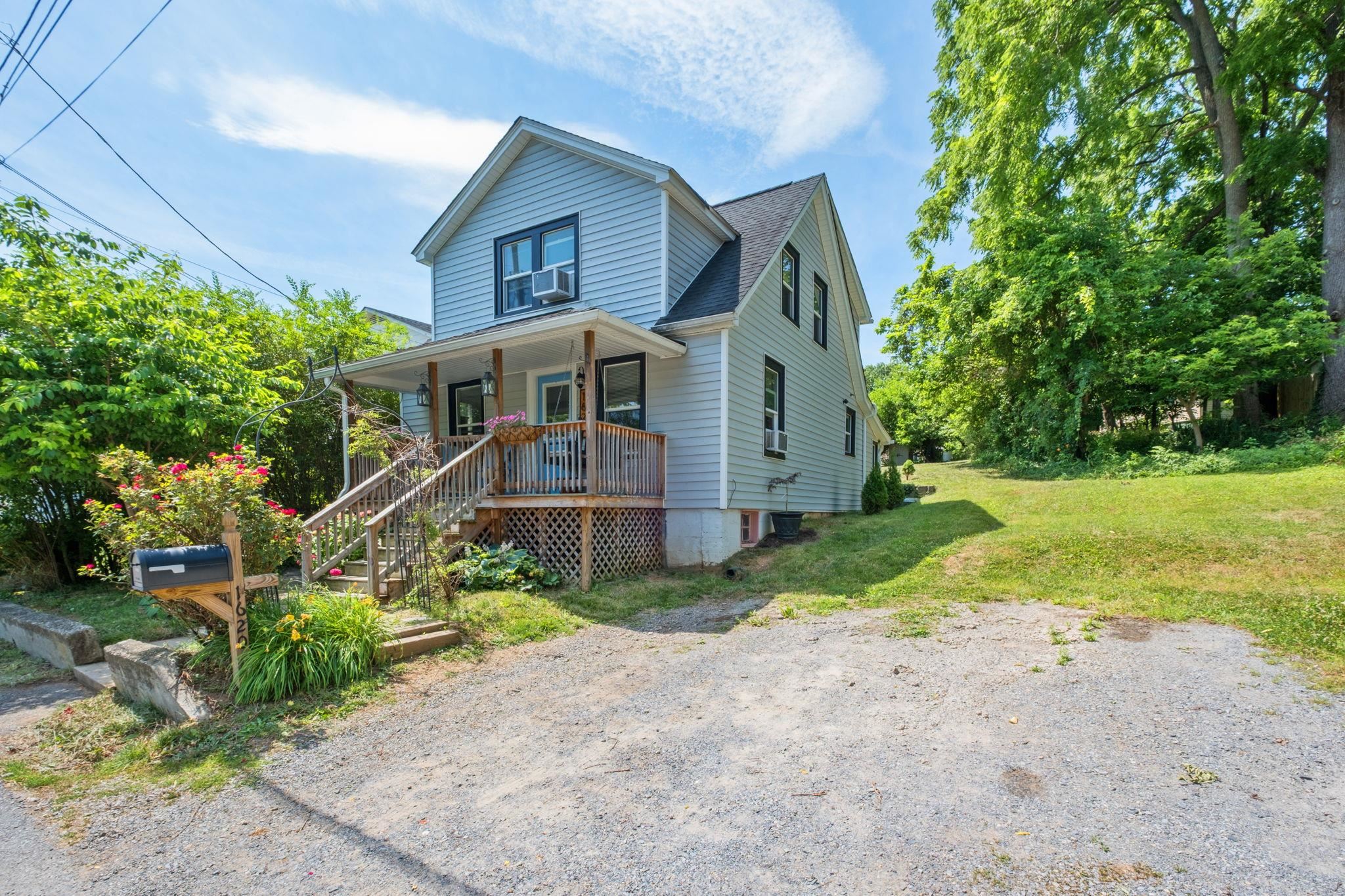 1620 PLUNKETT ST, STAUNTON, Virginia 24401, 3 Bedrooms Bedrooms, ,1 BathroomBathrooms,Residential,1620 PLUNKETT ST,678690 MLS # 678690