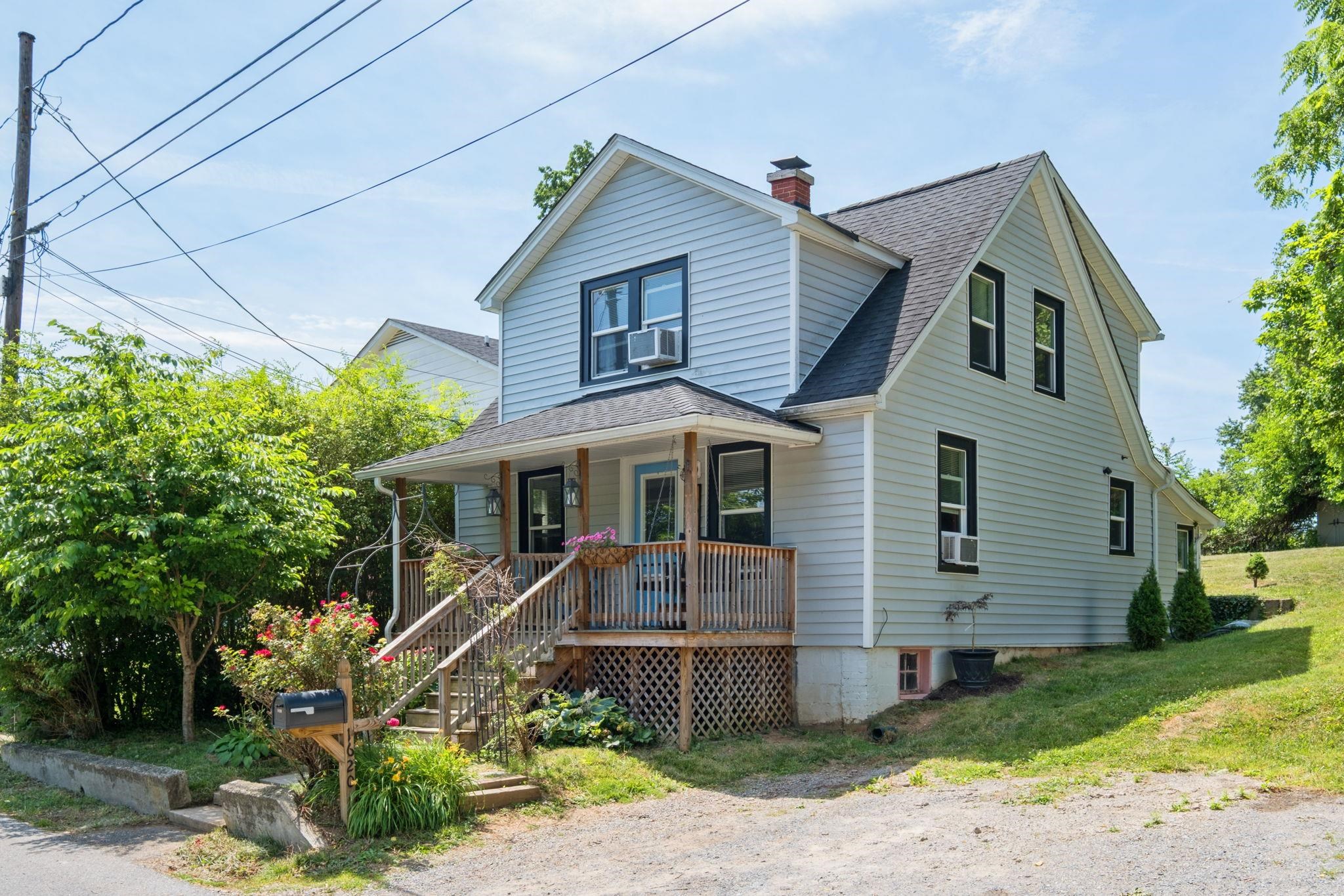 1620 PLUNKETT ST, STAUNTON, Virginia 24401, 3 Bedrooms Bedrooms, ,1 BathroomBathrooms,Residential,1620 PLUNKETT ST,678690 MLS # 678690