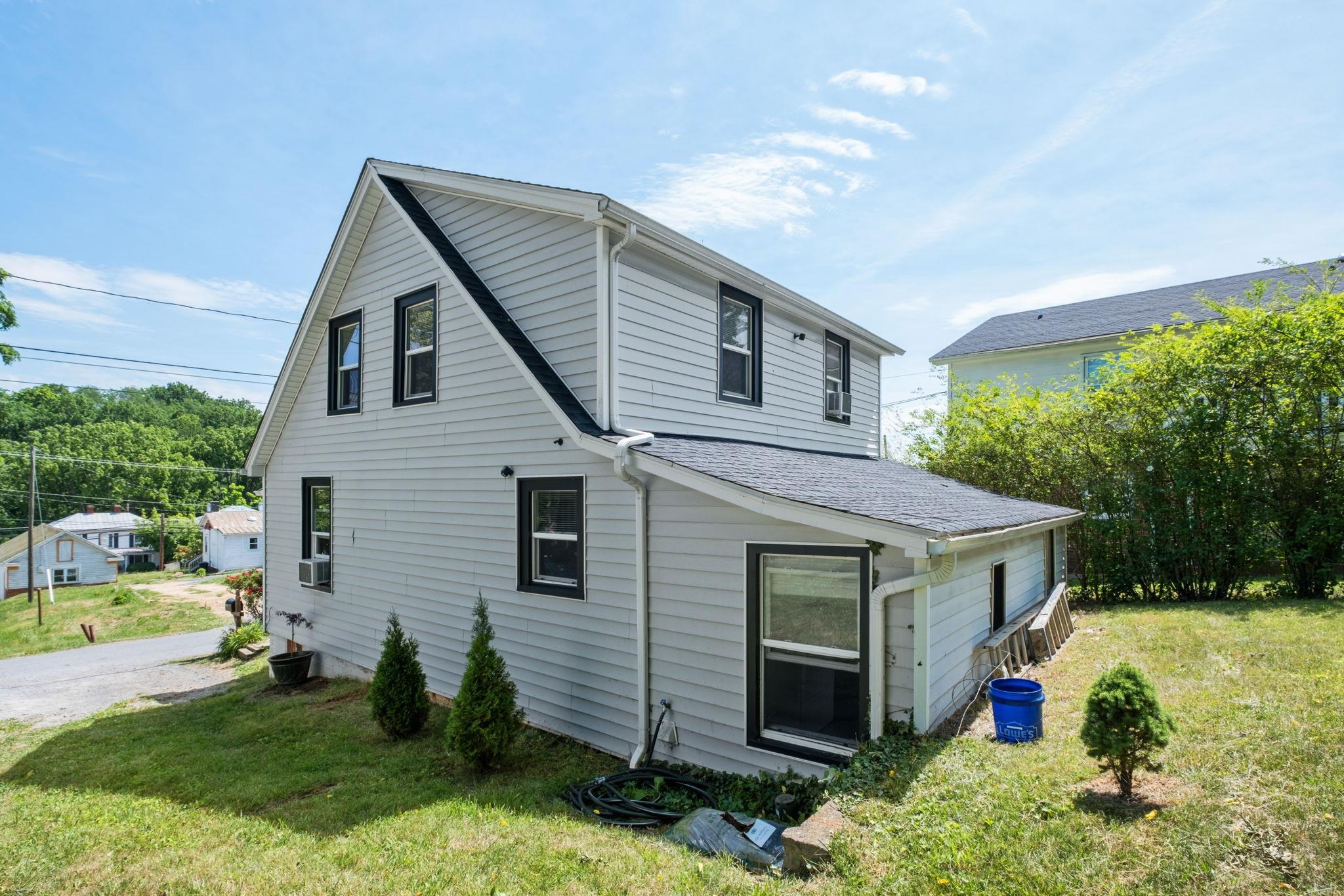 1620 PLUNKETT ST, STAUNTON, Virginia 24401, 3 Bedrooms Bedrooms, ,1 BathroomBathrooms,Residential,1620 PLUNKETT ST,678690 MLS # 678690