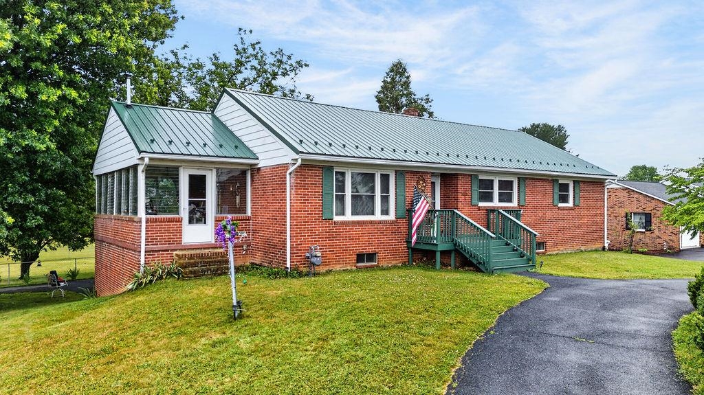164 TINKLING SPRING RD, FISHERSVILLE, Virginia 22939, 3 Bedrooms Bedrooms, ,2 BathroomsBathrooms,Residential,164 TINKLING SPRING RD,678783 MLS # 678783