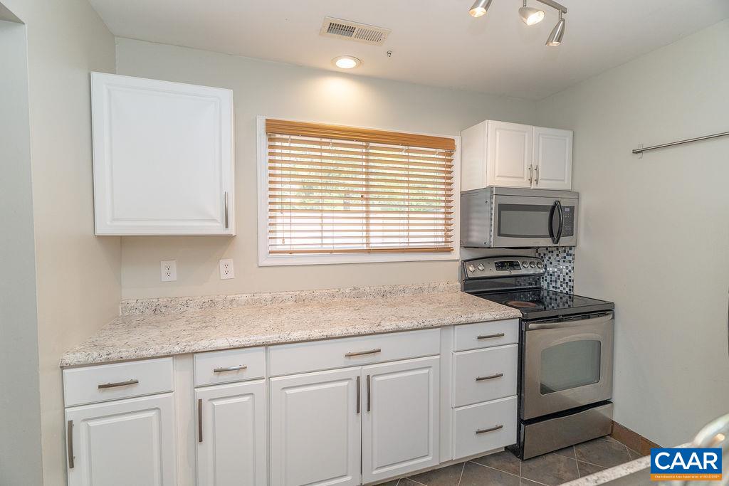 1554 GARDEN CT, CHARLOTTESVILLE, Virginia 22901, 2 Bedrooms Bedrooms, ,2 BathroomsBathrooms,Residential,1554 GARDEN CT,678793 MLS # 678793