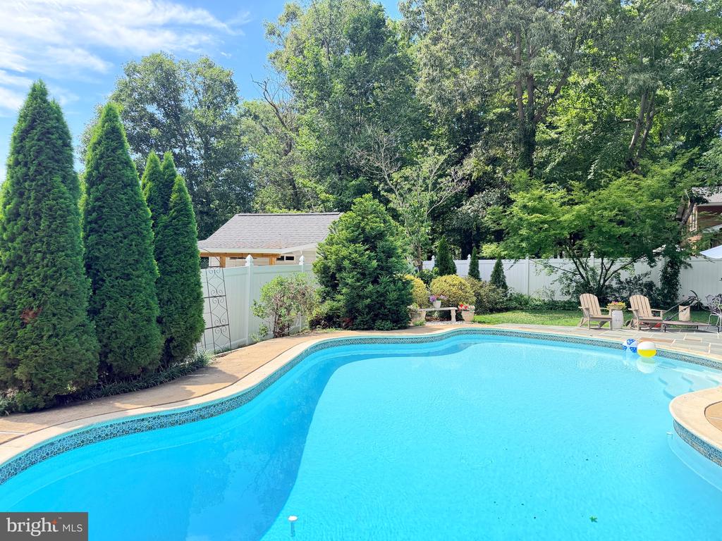 8 POND CIR, FREDERICKSBURG, Virginia 22407, 4 Bedrooms Bedrooms, ,2 BathroomsBathrooms,Residential,BREEZEWOOD,8 POND CIR,VASP2043234 MLS # VASP2043234