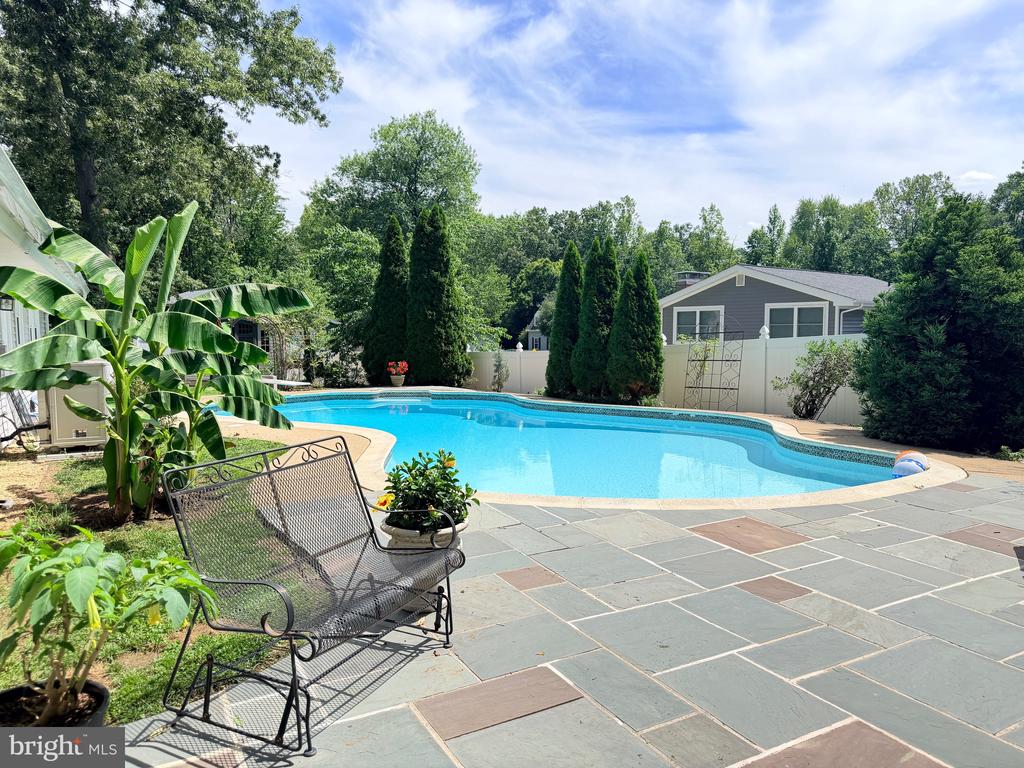 8 POND CIR, FREDERICKSBURG, Virginia 22407, 4 Bedrooms Bedrooms, ,2 BathroomsBathrooms,Residential,BREEZEWOOD,8 POND CIR,VASP2043234 MLS # VASP2043234