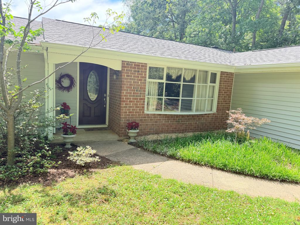8 POND CIR, FREDERICKSBURG, Virginia 22407, 4 Bedrooms Bedrooms, ,2 BathroomsBathrooms,Residential,BREEZEWOOD,8 POND CIR,VASP2043234 MLS # VASP2043234