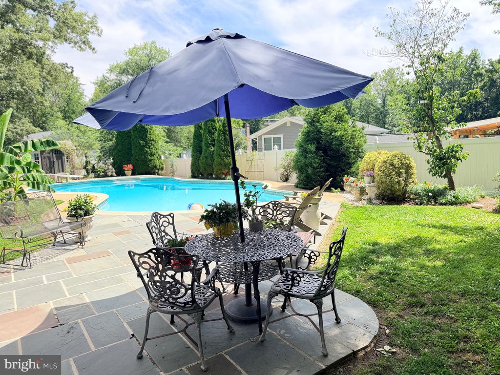 8 POND CIR, FREDERICKSBURG, Virginia 22407, 4 Bedrooms Bedrooms, ,2 BathroomsBathrooms,Residential,BREEZEWOOD,8 POND CIR,VASP2043234 MLS # VASP2043234