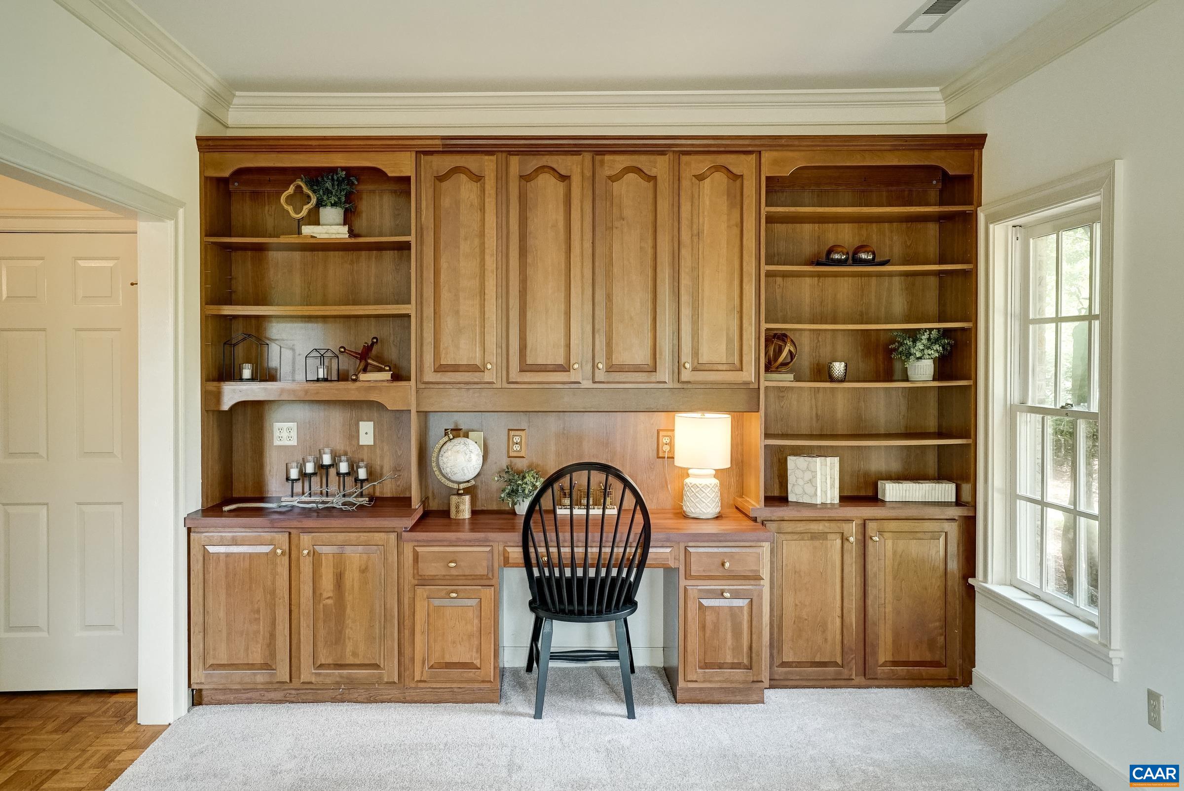 Built in desk and bookshelves.