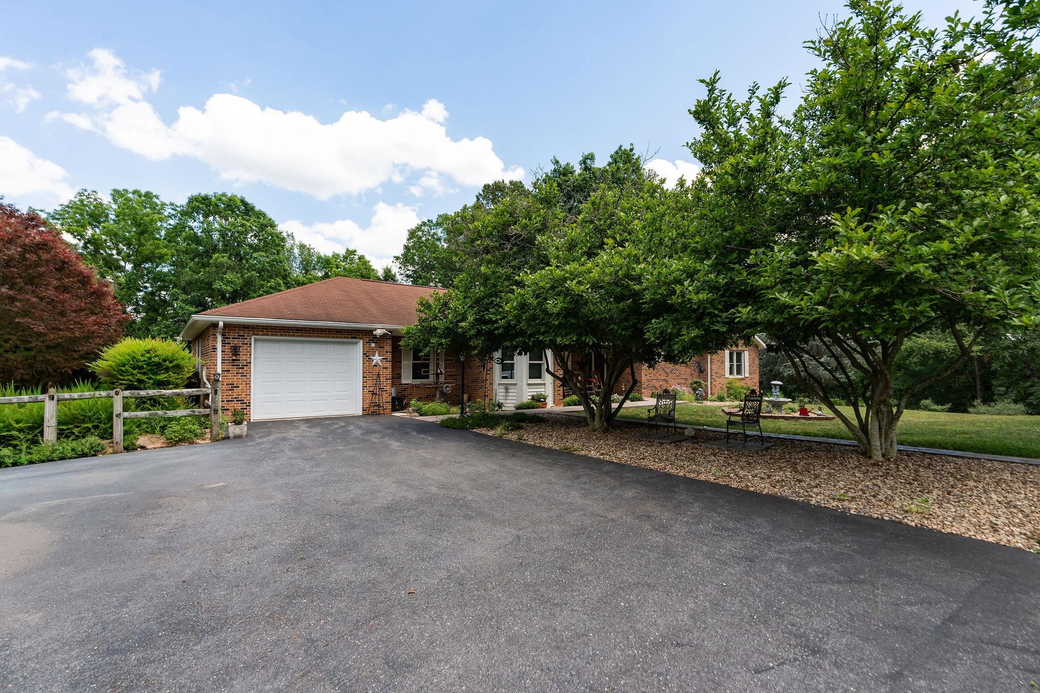 314 MCBRYDGE DR, SWOOPE, Virginia 24479, 3 Bedrooms Bedrooms, ,3 BathroomsBathrooms,Residential,314 MCBRYDGE DR,678820 MLS # 678820