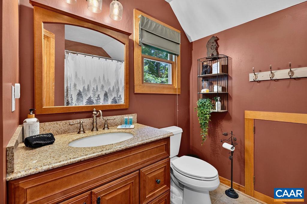 Beautiful full bath for the guests bedrooms upstairs.