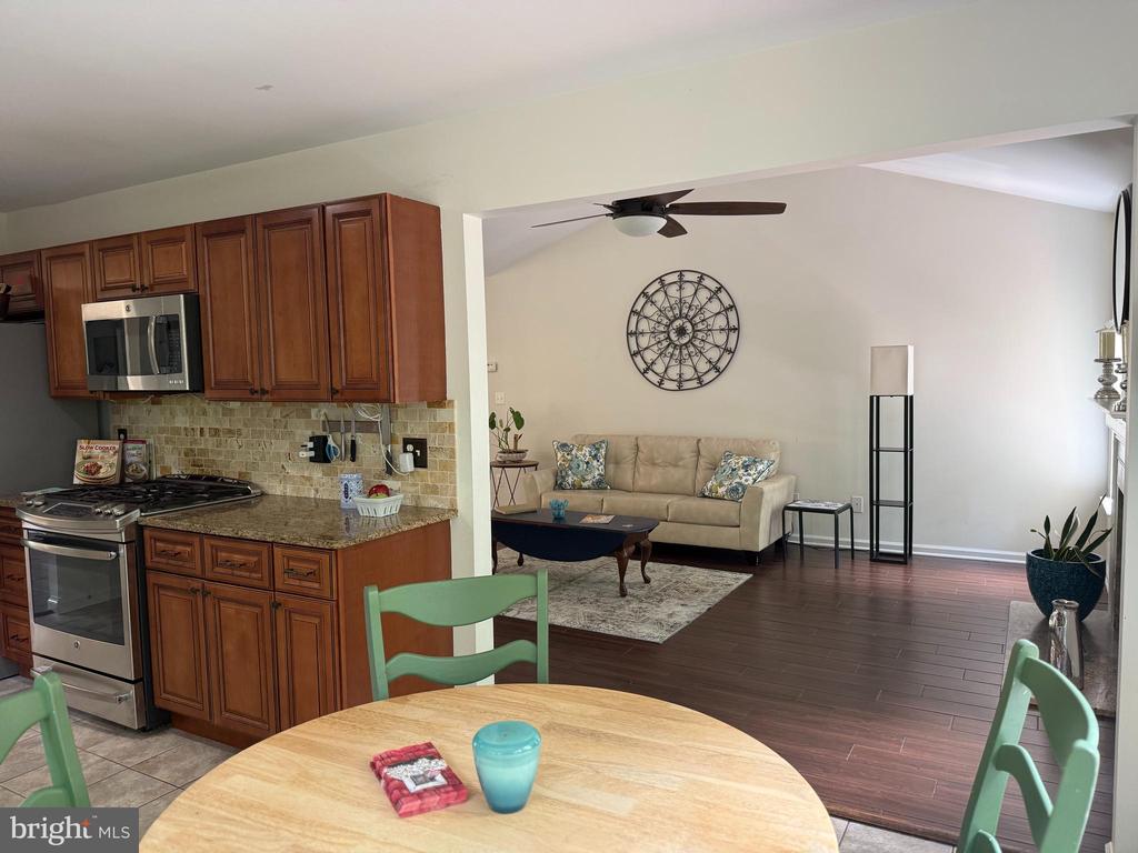 12816 GARRISON LN, SPOTSYLVANIA, Virginia 22551, 4 Bedrooms Bedrooms, ,3 BathroomsBathrooms,Residential,12816 GARRISON LN,VASP2042766 MLS # VASP2042766