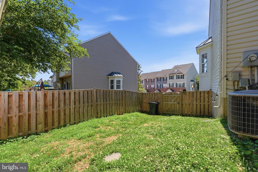 53 SIRE WAY, WARRENTON, Virginia 20186, 3 Bedrooms Bedrooms, ,2 BathroomsBathrooms,Residential,53 SIRE WAY,VAFQ2022498 MLS # VAFQ2022498
