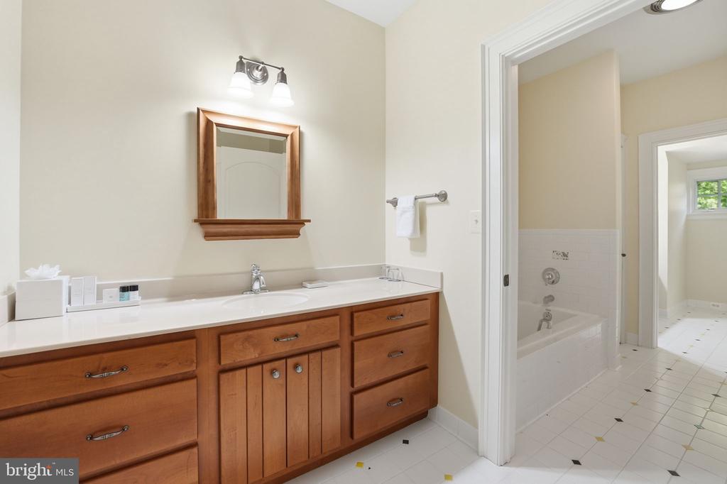 3665 CREELS LN, THE PLAINS, Virginia 20198, 6 Bedrooms Bedrooms, ,6 BathroomsBathrooms,Residential,3665 CREELS LN,VAFQ2021256 MLS # VAFQ2021256