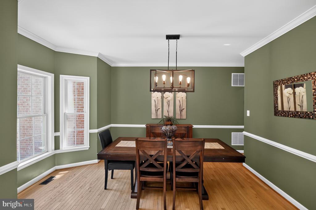 7164 N CREST CT, WARRENTON, Virginia 20187, 4 Bedrooms Bedrooms, ,3 BathroomsBathrooms,Residential,7164 N CREST CT,VAFQ2022516 MLS # VAFQ2022516