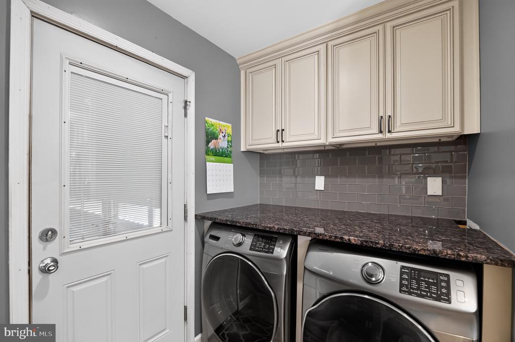 7164 N CREST CT, WARRENTON, Virginia 20187, 4 Bedrooms Bedrooms, ,3 BathroomsBathrooms,Residential,7164 N CREST CT,VAFQ2022516 MLS # VAFQ2022516