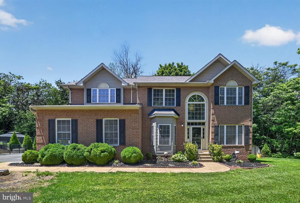 7164 N CREST CT, WARRENTON, Virginia 20187, 4 Bedrooms Bedrooms, ,3 BathroomsBathrooms,Residential,7164 N CREST CT,VAFQ2022516 MLS # VAFQ2022516