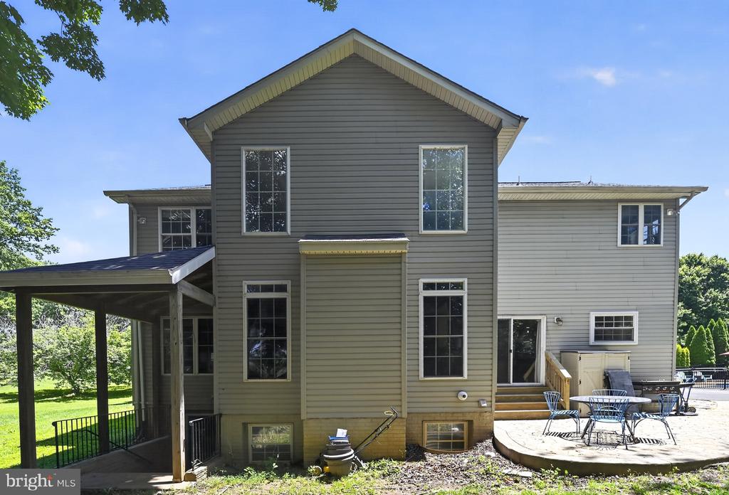 7164 N CREST CT, WARRENTON, Virginia 20187, 4 Bedrooms Bedrooms, ,3 BathroomsBathrooms,Residential,7164 N CREST CT,VAFQ2022516 MLS # VAFQ2022516