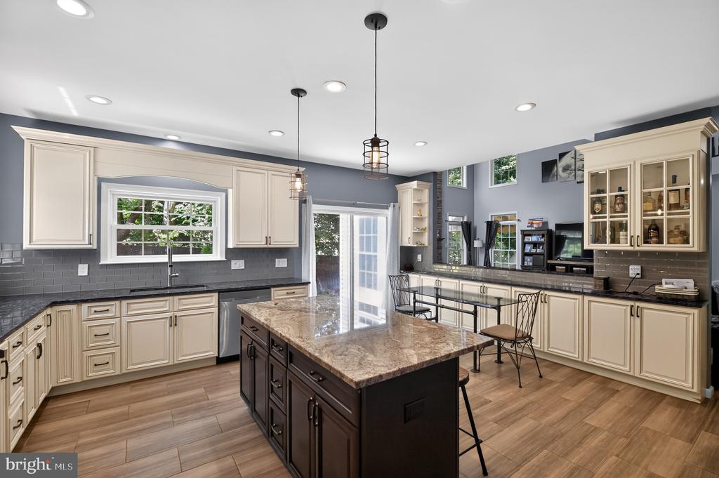7164 N CREST CT, WARRENTON, Virginia 20187, 4 Bedrooms Bedrooms, ,3 BathroomsBathrooms,Residential,7164 N CREST CT,VAFQ2022516 MLS # VAFQ2022516