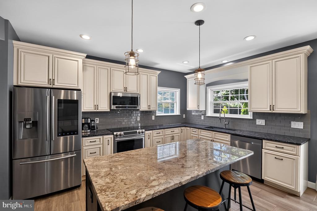 7164 N CREST CT, WARRENTON, Virginia 20187, 4 Bedrooms Bedrooms, ,3 BathroomsBathrooms,Residential,7164 N CREST CT,VAFQ2022516 MLS # VAFQ2022516