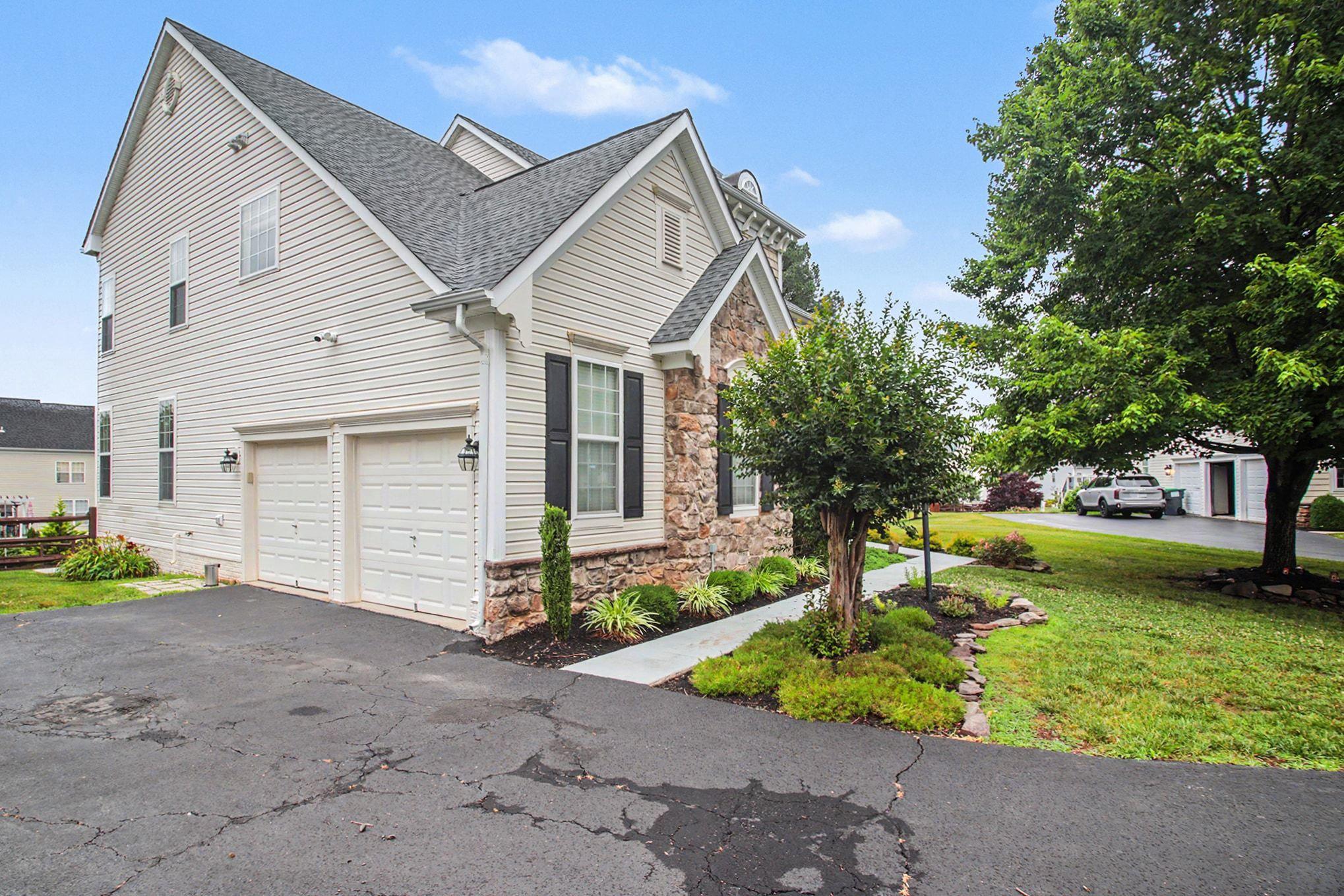 4056 SHRAYER CT, WARRENTON, Virginia 20187, 5 Bedrooms Bedrooms, ,3 BathroomsBathrooms,Residential,4056 SHRAYER CT,VAFQ2022640 MLS # VAFQ2022640