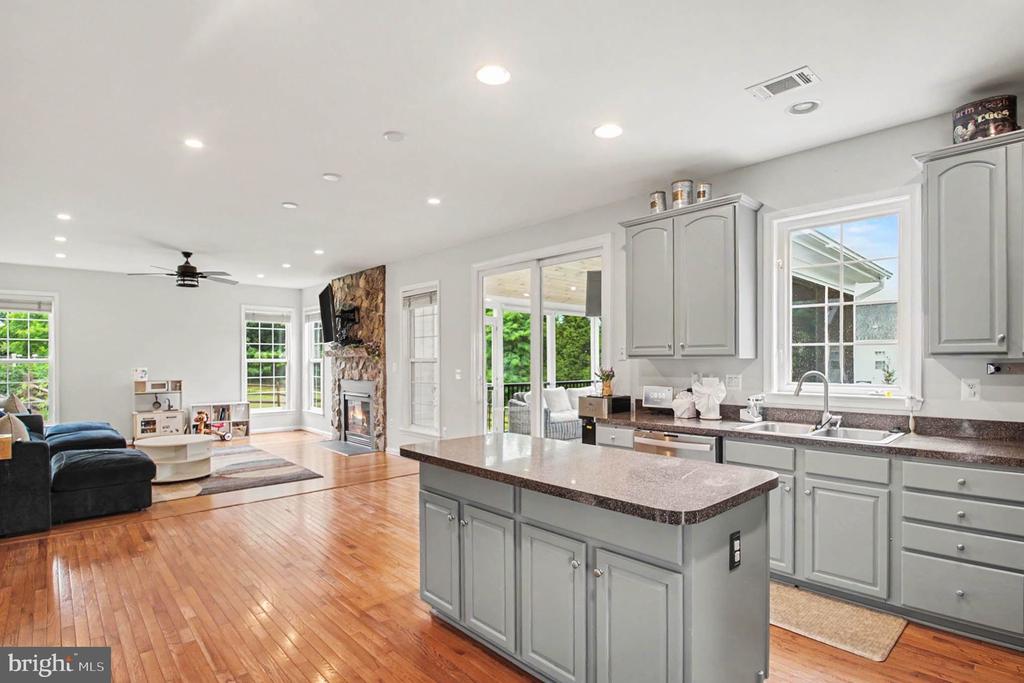 4056 SHRAYER CT, WARRENTON, Virginia 20187, 5 Bedrooms Bedrooms, ,3 BathroomsBathrooms,Residential,4056 SHRAYER CT,VAFQ2022640 MLS # VAFQ2022640