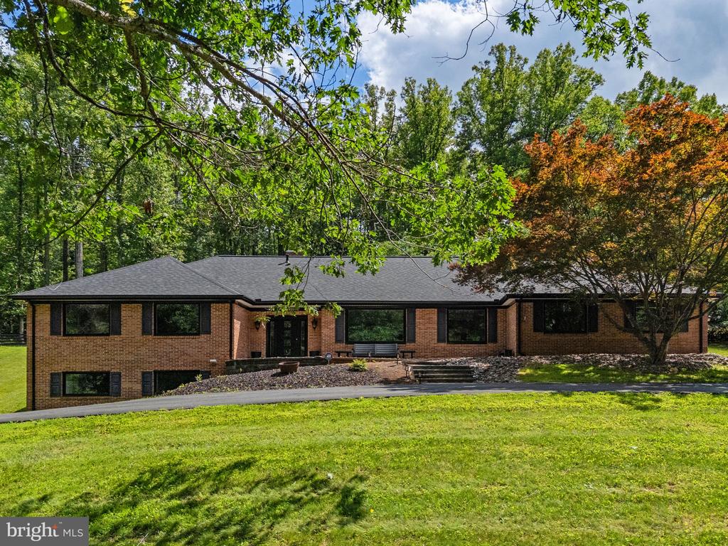 5920 HUNTON WOOD DR, BROAD RUN, Virginia 20137, 4 Bedrooms Bedrooms, ,3 BathroomsBathrooms,Residential,5920 HUNTON WOOD DR,VAFQ2022518 MLS # VAFQ2022518