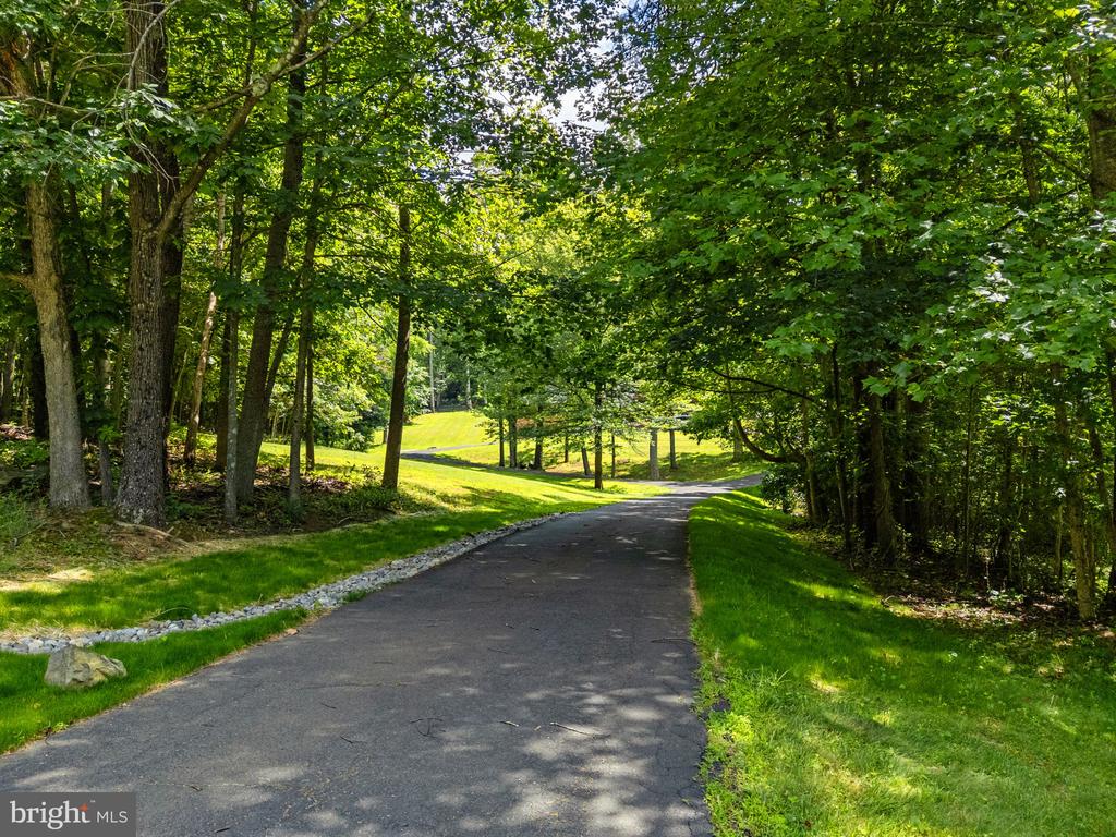 5920 HUNTON WOOD DR, BROAD RUN, Virginia 20137, 4 Bedrooms Bedrooms, ,3 BathroomsBathrooms,Residential,5920 HUNTON WOOD DR,VAFQ2022518 MLS # VAFQ2022518