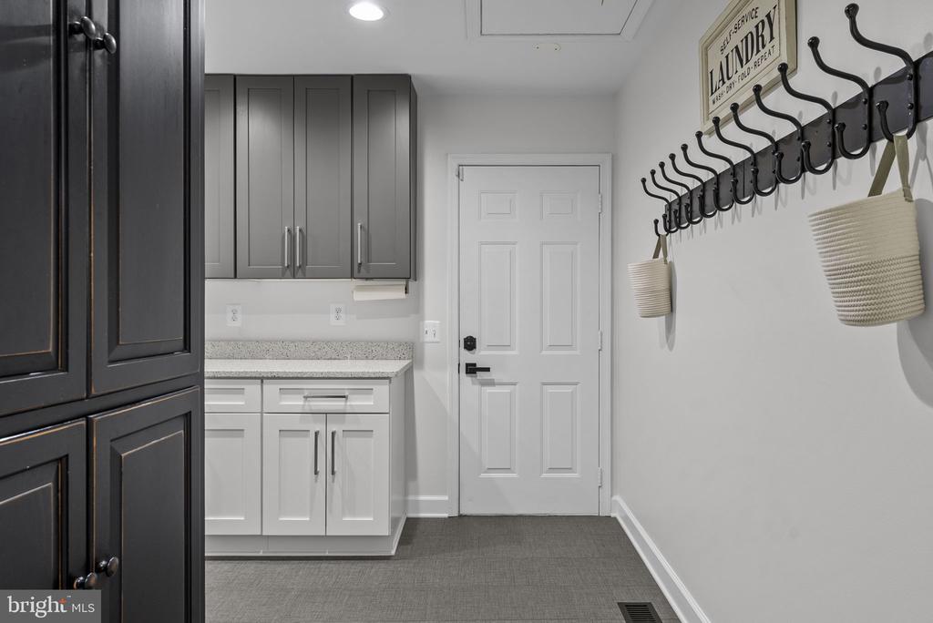 5920 HUNTON WOOD DR, BROAD RUN, Virginia 20137, 4 Bedrooms Bedrooms, ,3 BathroomsBathrooms,Residential,5920 HUNTON WOOD DR,VAFQ2022518 MLS # VAFQ2022518