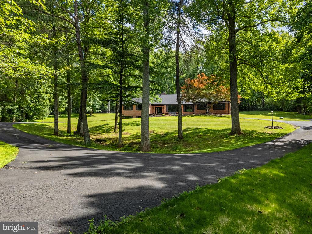 5920 HUNTON WOOD DR, BROAD RUN, Virginia 20137, 4 Bedrooms Bedrooms, ,3 BathroomsBathrooms,Residential,5920 HUNTON WOOD DR,VAFQ2022518 MLS # VAFQ2022518