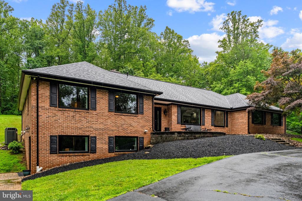 5920 HUNTON WOOD DR, BROAD RUN, Virginia 20137, 4 Bedrooms Bedrooms, ,3 BathroomsBathrooms,Residential,5920 HUNTON WOOD DR,VAFQ2022518 MLS # VAFQ2022518