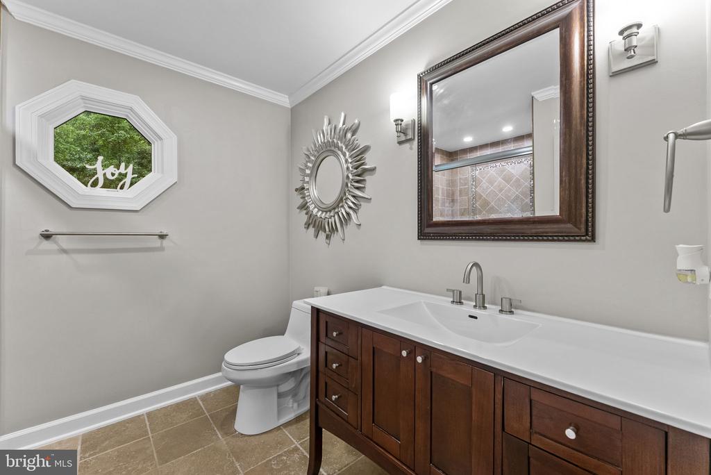5920 HUNTON WOOD DR, BROAD RUN, Virginia 20137, 4 Bedrooms Bedrooms, ,3 BathroomsBathrooms,Residential,5920 HUNTON WOOD DR,VAFQ2022518 MLS # VAFQ2022518