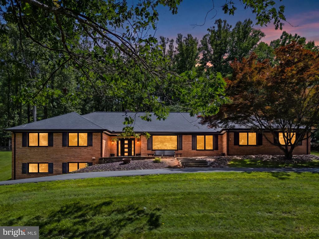 5920 HUNTON WOOD DR, BROAD RUN, Virginia 20137, 4 Bedrooms Bedrooms, ,3 BathroomsBathrooms,Residential,5920 HUNTON WOOD DR,VAFQ2022518 MLS # VAFQ2022518