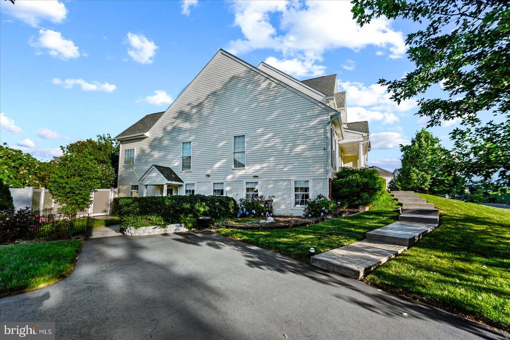 10809 SAMANTHA PL, FREDERICKSBURG, Virginia 22408, 5 Bedrooms Bedrooms, ,3 BathroomsBathrooms,Residential,10809 SAMANTHA PL,VASP2043048 MLS # VASP2043048