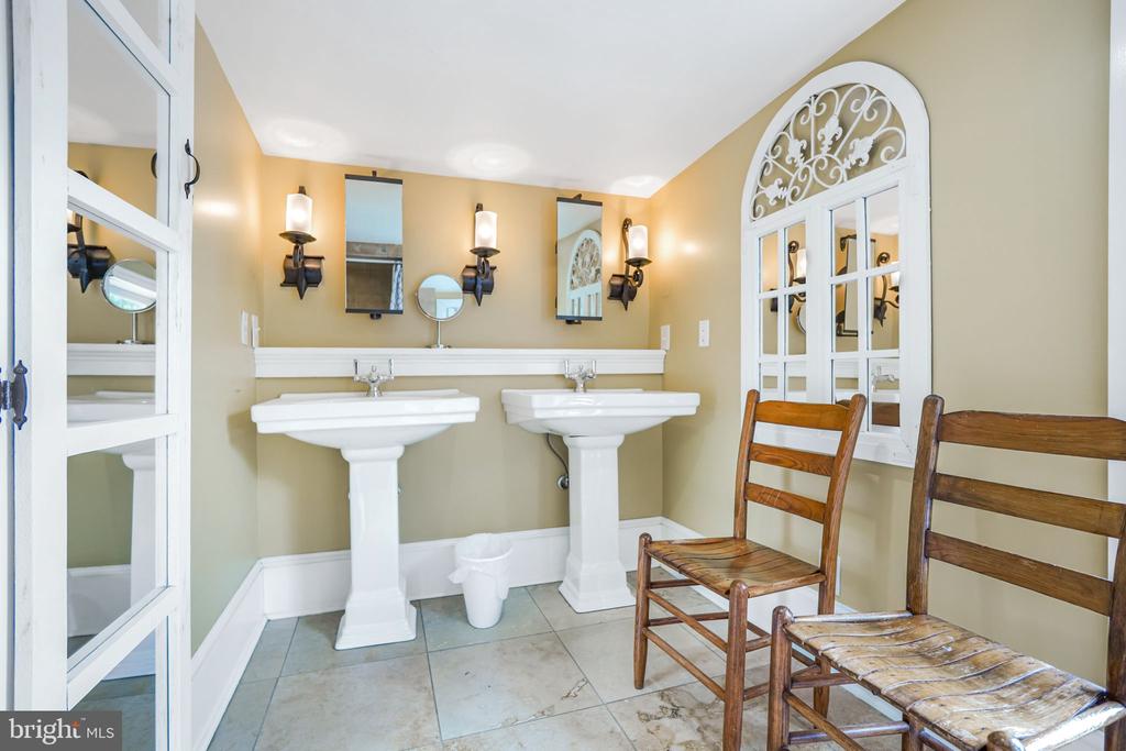 500 KNIGHTING RD, GORDONSVILLE, Virginia 22942, 4 Bedrooms Bedrooms, ,2 BathroomsBathrooms,Residential,500 KNIGHTING RD,VAOR2014540 MLS # VAOR2014540