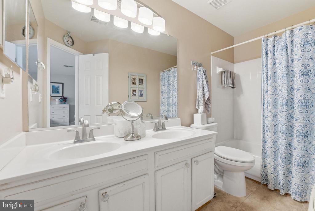 210 FERNWOOD PL, WARRENTON, Virginia 20186, 2 Bedrooms Bedrooms, ,2 BathroomsBathrooms,Residential,CEDARS OF WARREN,210 FERNWOOD PL,VAFQ2022466 MLS # VAFQ2022466