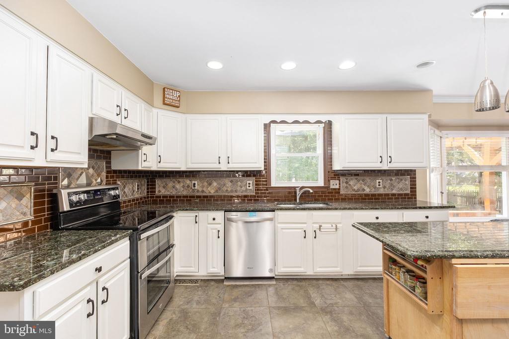 6313 SWEETBRIAR DR, FREDERICKSBURG, Virginia 22407, 4 Bedrooms Bedrooms, ,3 BathroomsBathrooms,Residential,6313 SWEETBRIAR DR,VASP2042818 MLS # VASP2042818