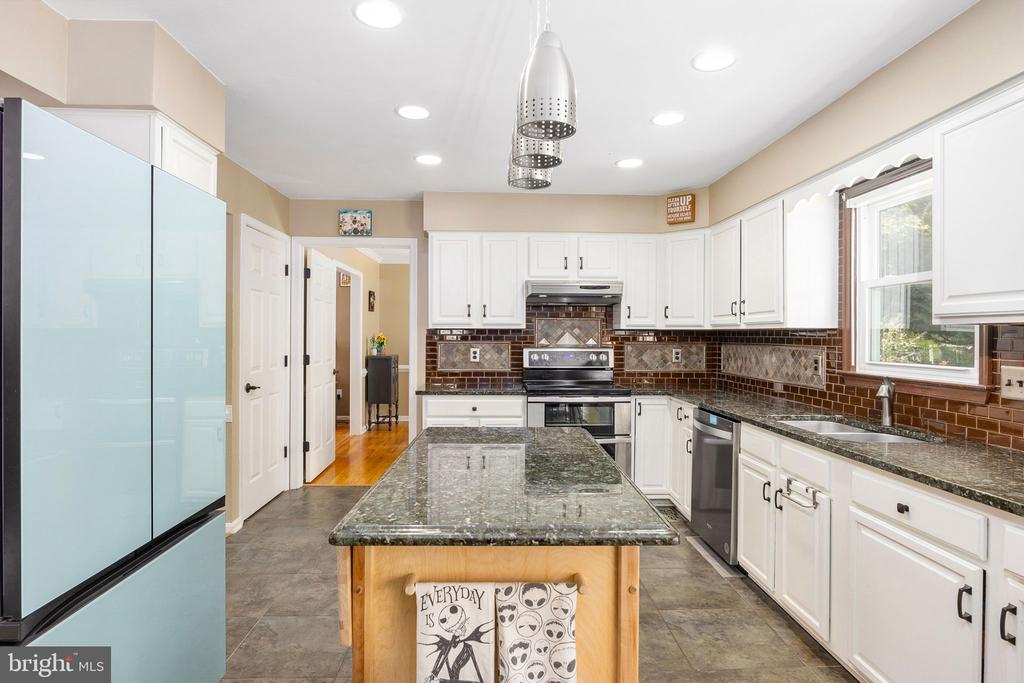 6313 SWEETBRIAR DR, FREDERICKSBURG, Virginia 22407, 4 Bedrooms Bedrooms, ,3 BathroomsBathrooms,Residential,6313 SWEETBRIAR DR,VASP2042818 MLS # VASP2042818