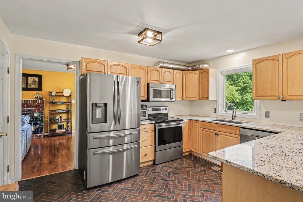 6493 BALLS MILL RD, MIDLAND, Virginia 22728, 5 Bedrooms Bedrooms, ,4 BathroomsBathrooms,Residential,6493 BALLS MILL RD,VAFQ2022174 MLS # VAFQ2022174