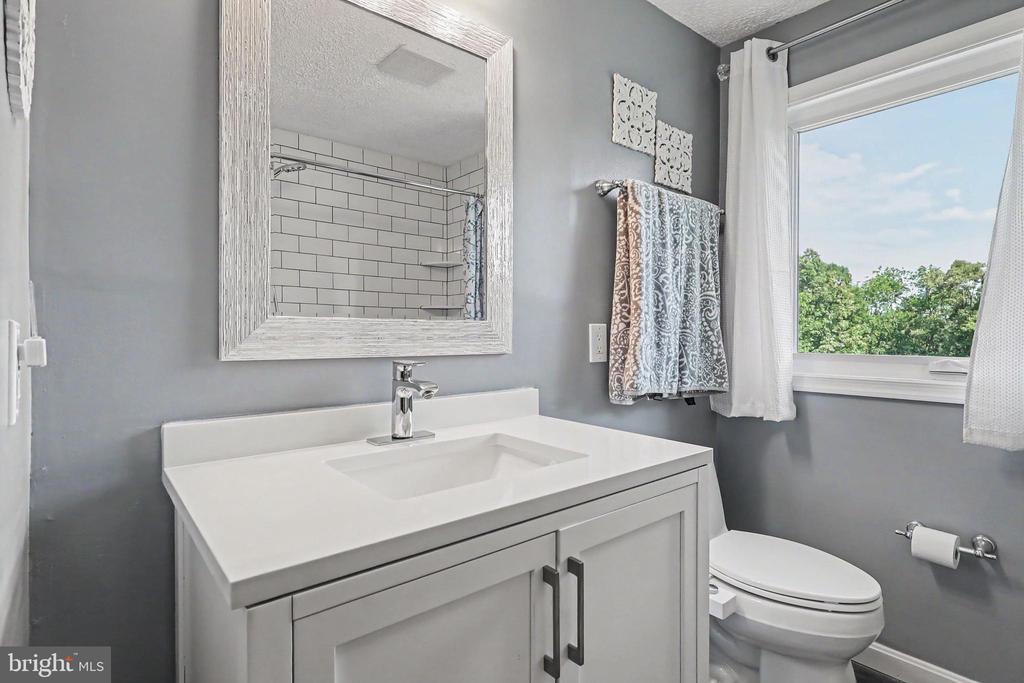 6493 BALLS MILL RD, MIDLAND, Virginia 22728, 5 Bedrooms Bedrooms, ,4 BathroomsBathrooms,Residential,6493 BALLS MILL RD,VAFQ2022174 MLS # VAFQ2022174