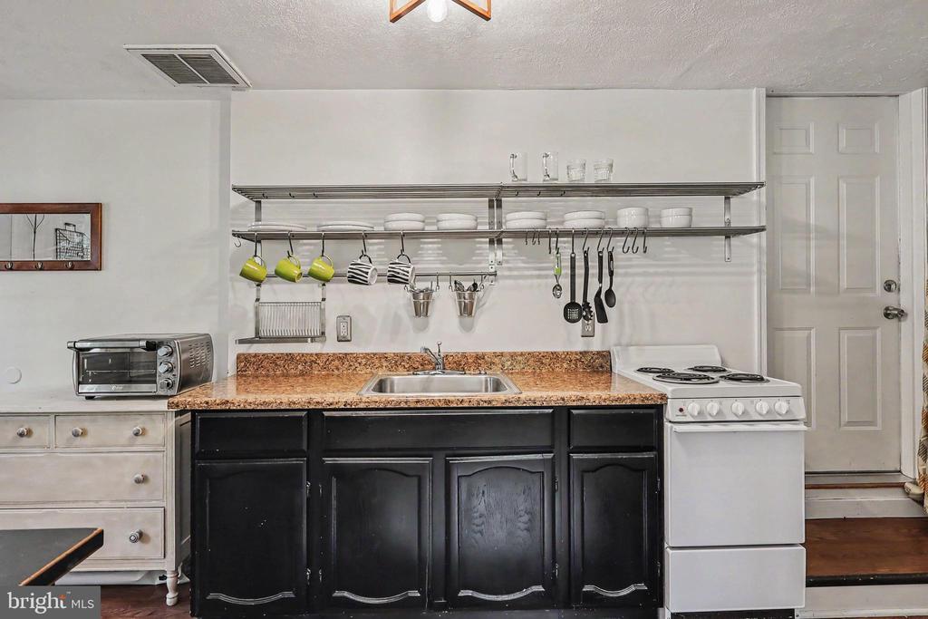 6493 BALLS MILL RD, MIDLAND, Virginia 22728, 5 Bedrooms Bedrooms, ,4 BathroomsBathrooms,Residential,6493 BALLS MILL RD,VAFQ2022174 MLS # VAFQ2022174