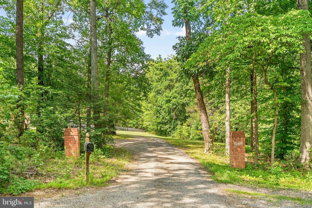 8250 SINGING WOOD CT, SPOTSYLVANIA, Virginia 22553, 4 Bedrooms Bedrooms, ,2 BathroomsBathrooms,Residential,8250 SINGING WOOD CT,VASP2043164 MLS # VASP2043164