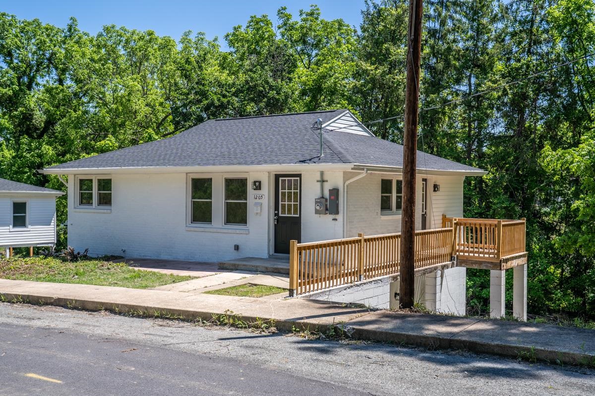 1205 BURNETT ST, STAUNTON, Virginia 24401, 2 Bedrooms Bedrooms, ,1 BathroomBathrooms,Residential,1205 BURNETT ST,677740 MLS # 677740
